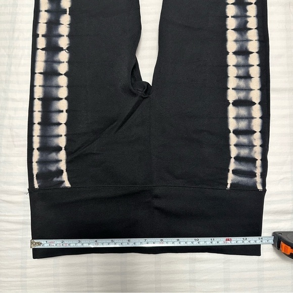 BLACK  FOREVER 21 CALF LENGHT LEGGINGS. - Picture 7 of 8